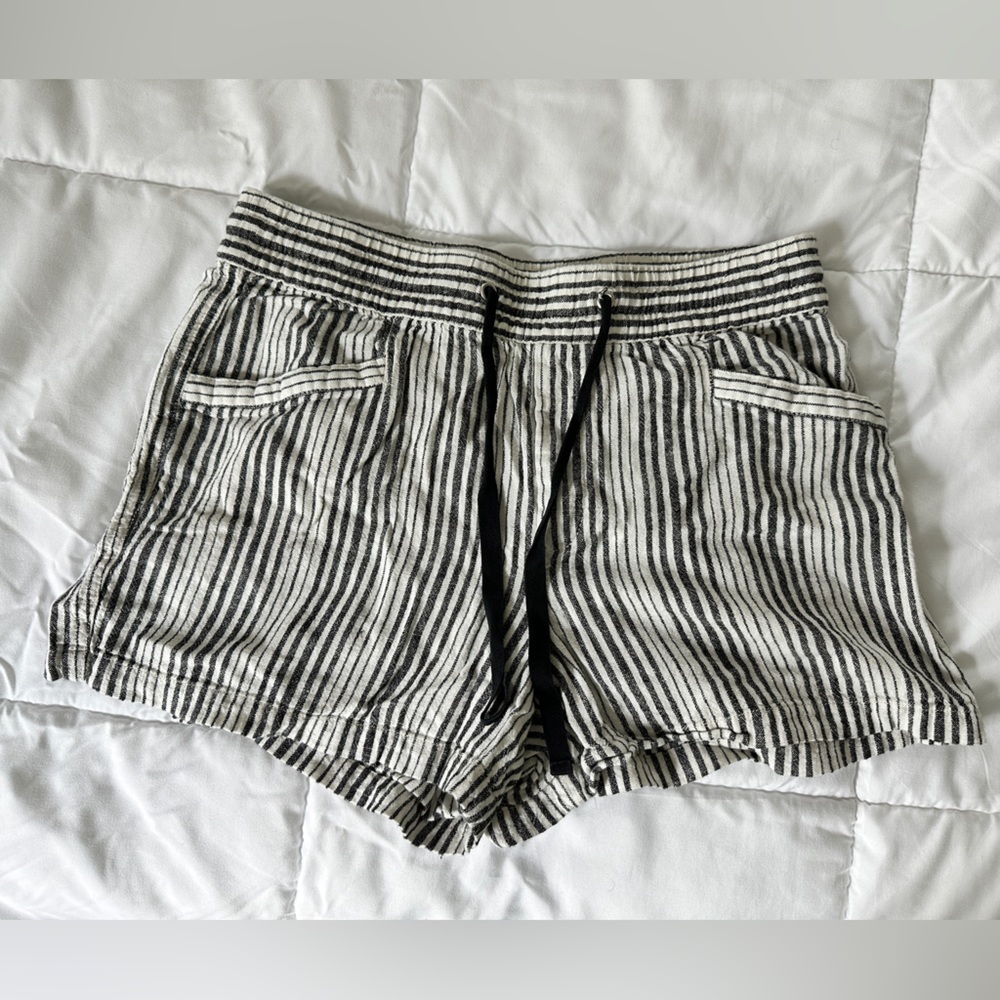 Gap Linen Blend Black and White Strip Shorts Shorts Size Small
